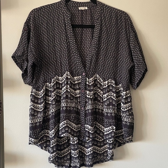 En Creme Tops - En Créme|Printed high low Blouse|Blue white|Small|EUC